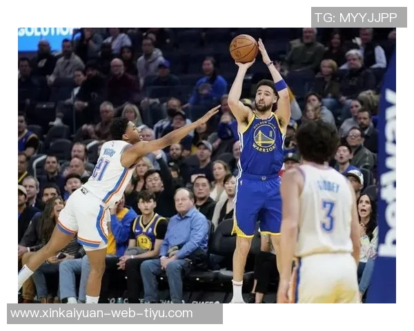 浓眉晒照为新赛季热身队友拉塞尔欧文弗拉格齐聚展现团队氛围